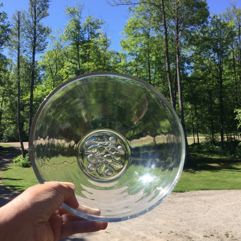 CHARMING VINTAGE GLASS BOWL FRUIT ETCHED  9 1/4"